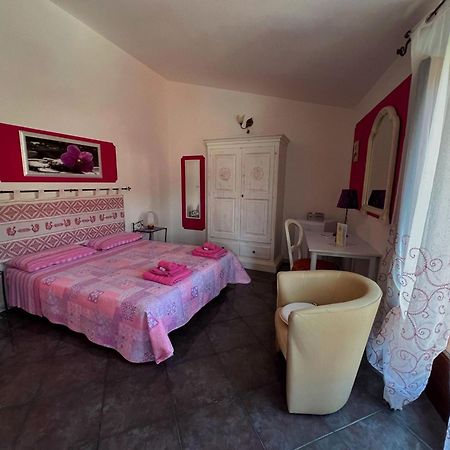 Locazioni Brevi La Rosaviola Guest Rooms テウラーダ エクステリア 写真