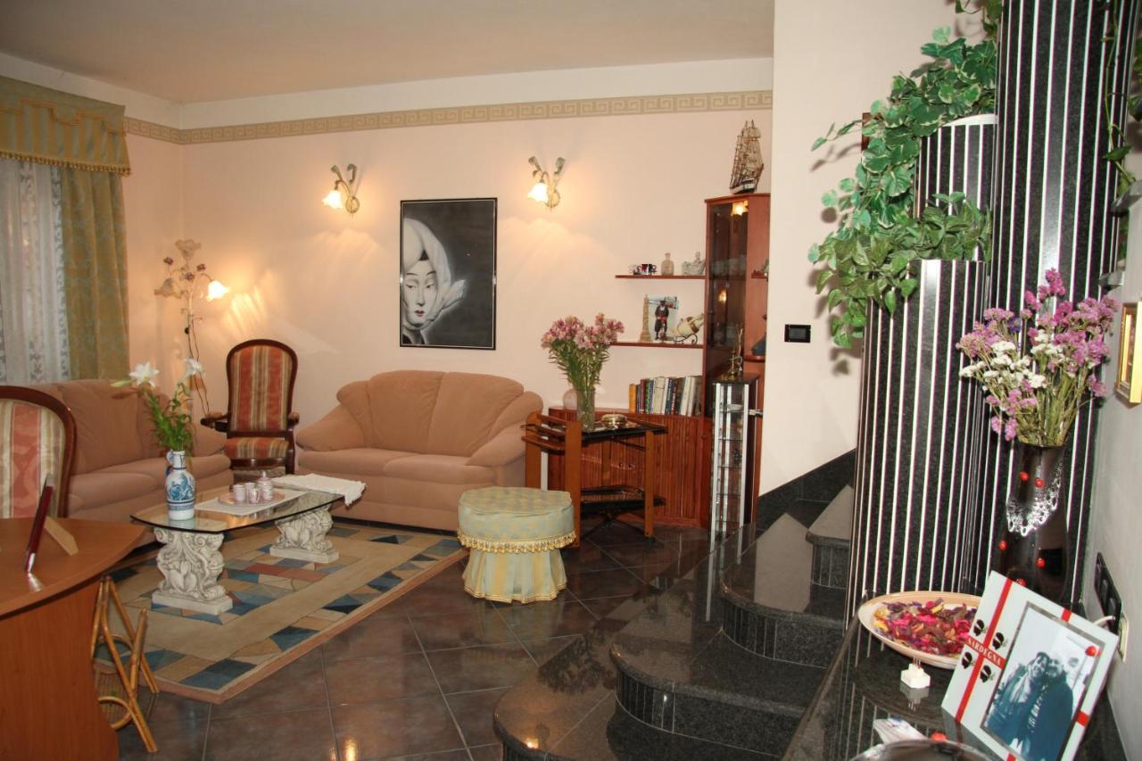 Locazioni Brevi La Rosaviola Guest Rooms テウラーダ エクステリア 写真