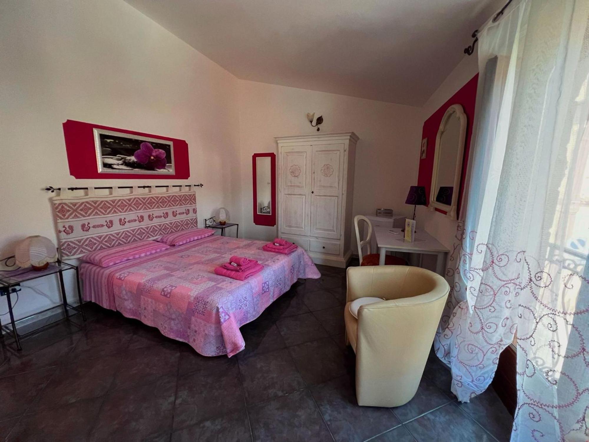 Locazioni Brevi La Rosaviola Guest Rooms テウラーダ エクステリア 写真